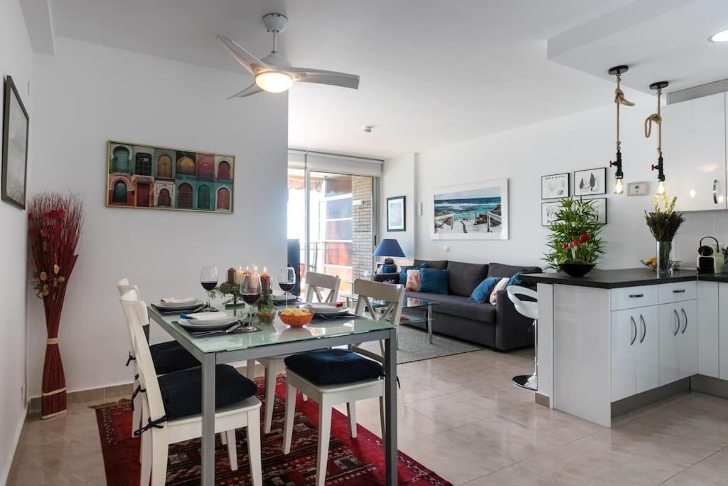 Apartamento con vistas al mar primera linea de playa del Postiguet Alicante Exterior foto